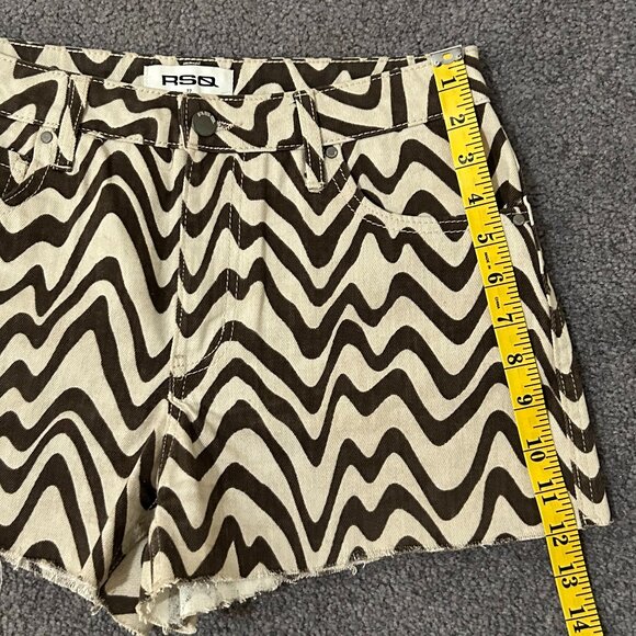 RSQ women's shorts wave pattern tan & brown size 27 - Picture 8 of 9
